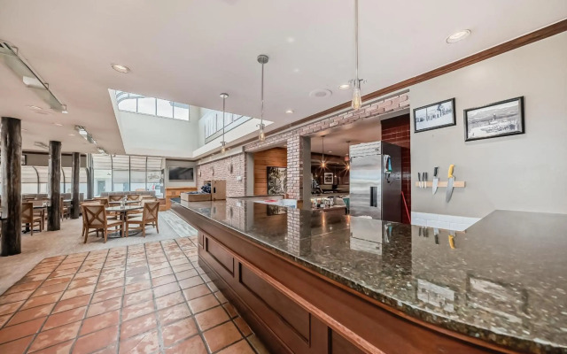 Jasper Inn & Suites by INNhotels