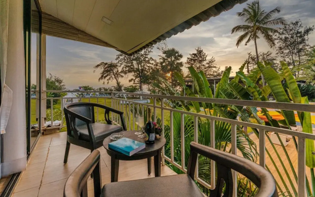 Foxoso La Beach Resort & Spa