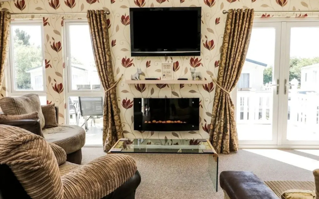 Jonstone Pines Lodge at Cayton Bay Holiday Park