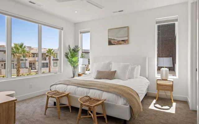 Sunstone 6 Bedroom Home