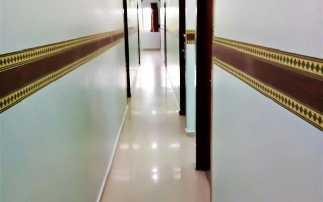 OYO 89407 EZI Hotel