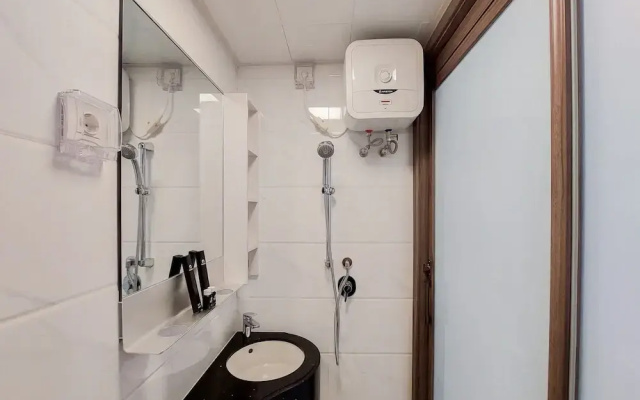 Warm And Cozy Studio Sky House Bsd Apartment