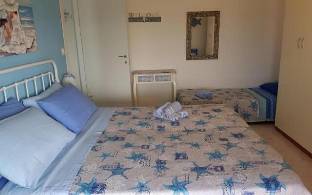 Very cosy house with fabulous sea view!