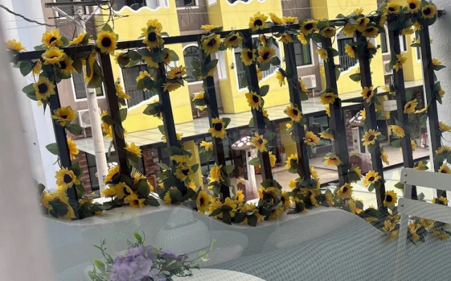 Zhiben Sunflower Bed And Breakfast