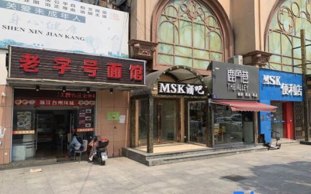 Qingzhu Yuexiang Hotel (Shanghai East Huancheng Road Metro Station)