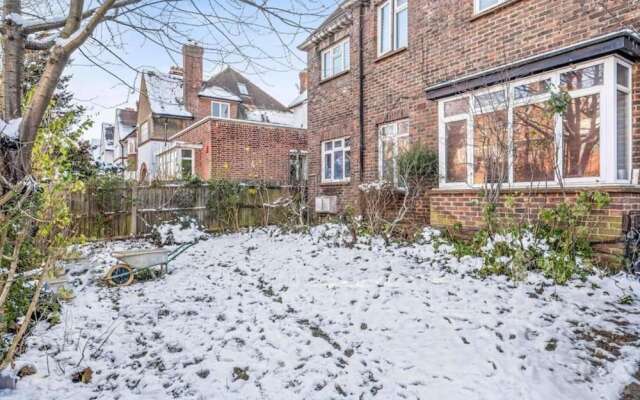 Duplex 3 Bedroom Flat Golders Green Central London