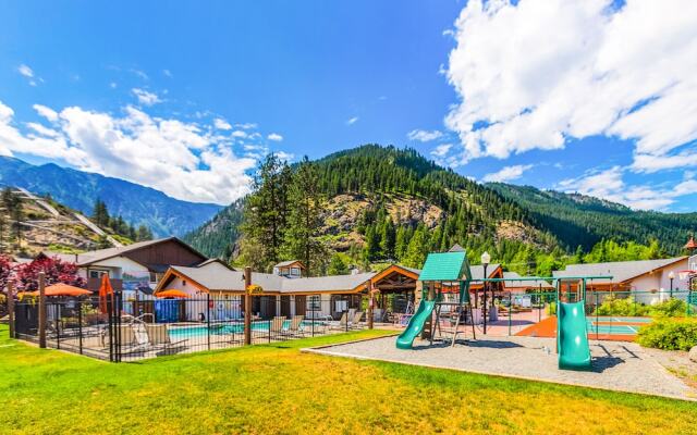 Dasha's Snowboard Track - Icicle Village