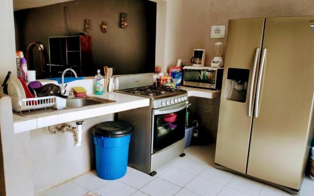 Casa Ixchel 450m to Downtown, Wifi, Hot water, AC