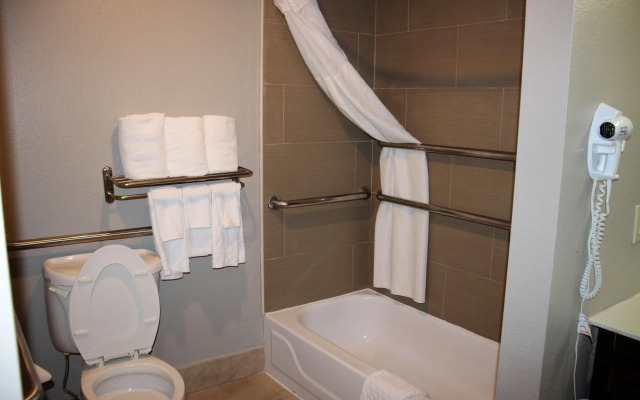 Boca Suites Deerfield Beach, SureStay Collection by BW