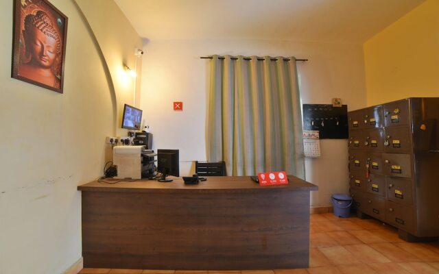 Oyo 30128 Reddys Hotel