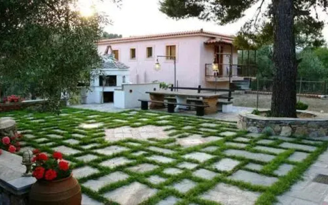 Aretousa Studios & Apartments