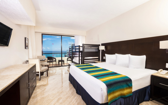 Crown Paradise Club Cancun All Inclusive