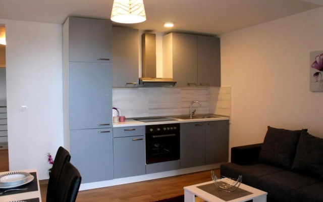 Apartments with a parking space Podaca, Makarska - 15475