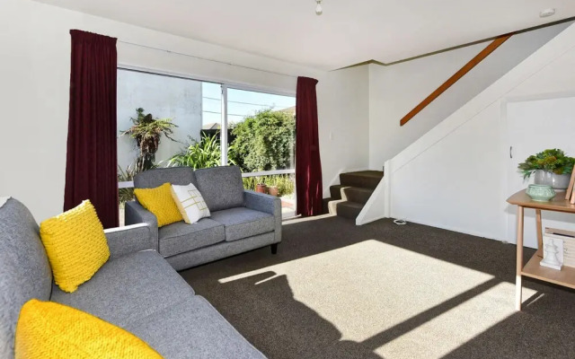 Sunny Christchurch Townhouse