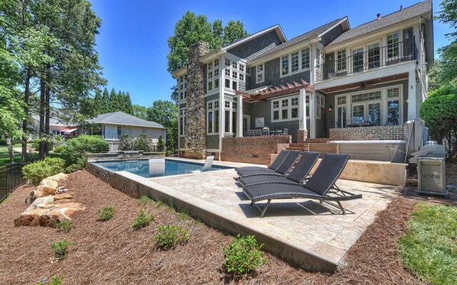 Boathouse Cove by Avantstay Pool + Swim Dock Hot Tub