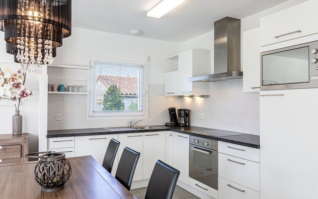 Luxurious, attractively furnished villa, 800 m. from the sea