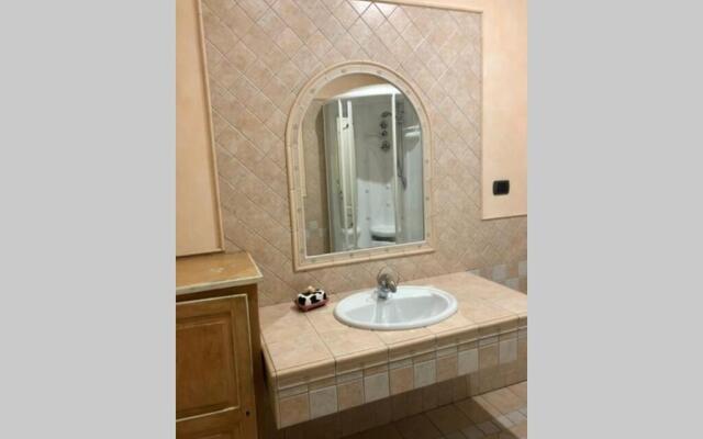 Bella casa vicino alla grotta giusti.