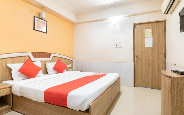 OYO 9633 Hotel Srinidhi Residency