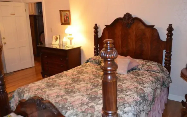 East Hills Bed & Breakfast Inn