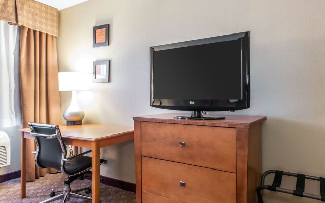 Holiday Inn Express And Suites Napoleon