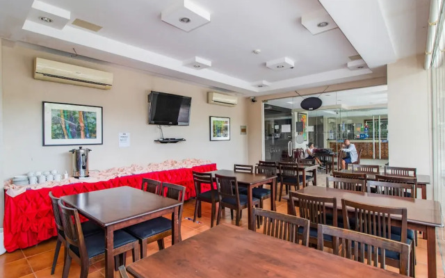 Main Hotel & Suites