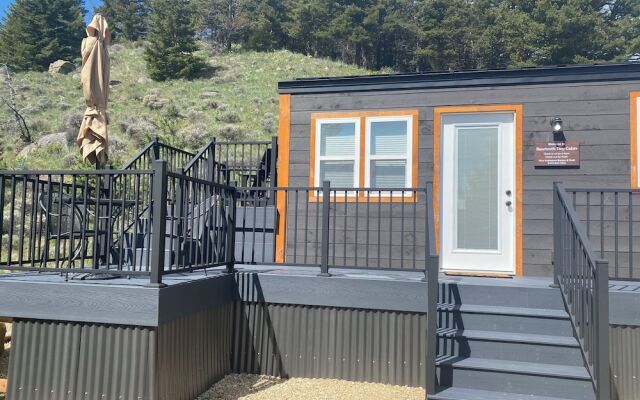 Two Bears Inn Bed & Breakfast