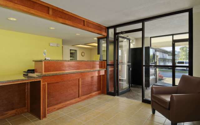 Days Inn by Wyndham Overland Park/Metcalf/Convention Center