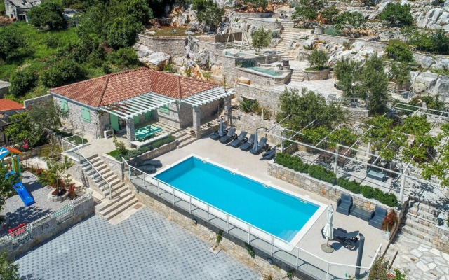 The Hidden Treasure Village - 3 Villas