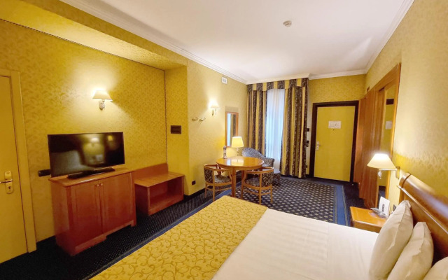 Hotel Ovest