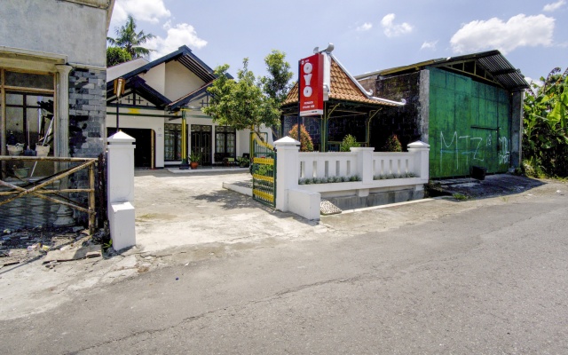 OYO Life 3301 Pondok Eyang Obi