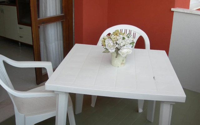 Beautiful Apartment For 5 People-swimming Pool-ac by Beahost Rentals