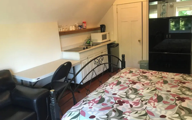 West Broadway guesthouse