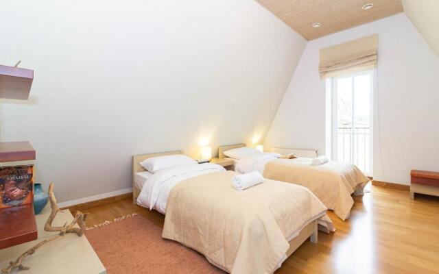 -V66- Apartment, By Cohost