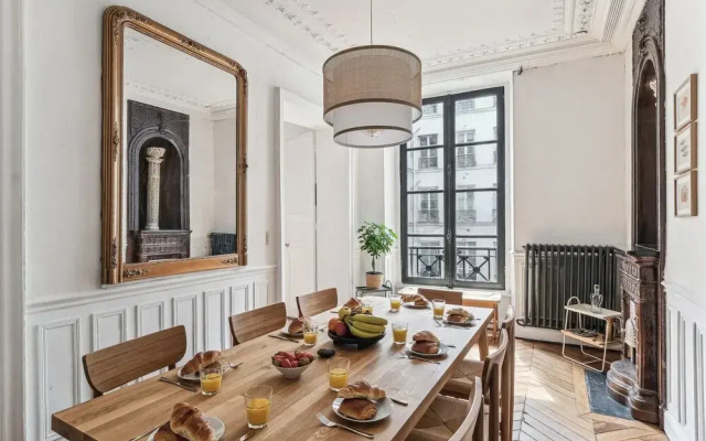 4BR Stylish Stay in the Heart of Marais
