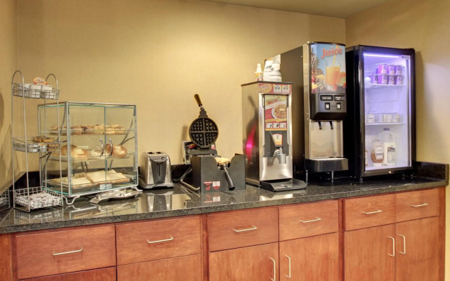 Cobblestone Inn & Suites - Winterset, IA