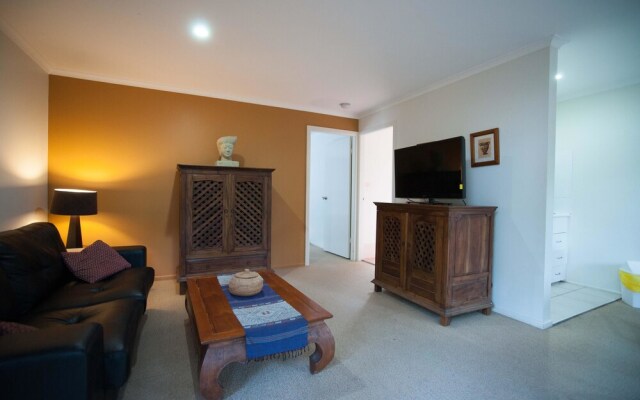 Aanuka29 - 1 Bedroom Spa Bure