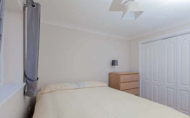 Lovely Upgraded Modern Flat in North Edinburgh