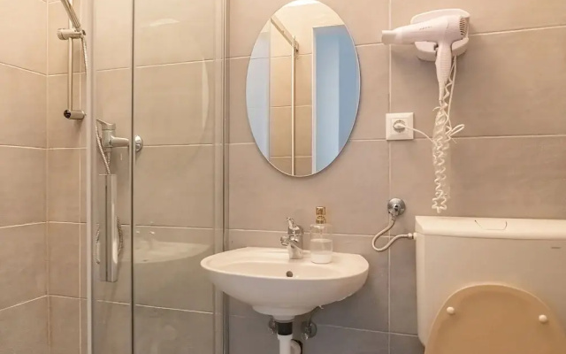 Stylish Modern 2BR Near Vienna AKH