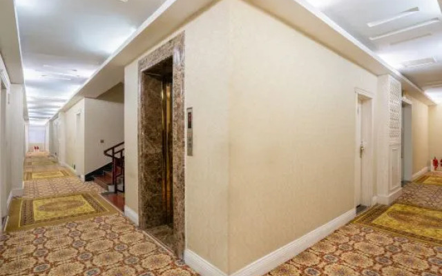 Gilleteng Shangri-La Hotel (Dukezong Ancient City Longtan North Road)