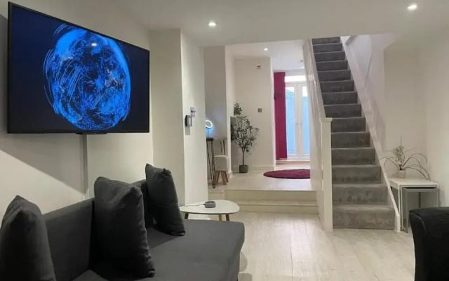 Spacious1br-6guests-walktoshops-fastwifi
