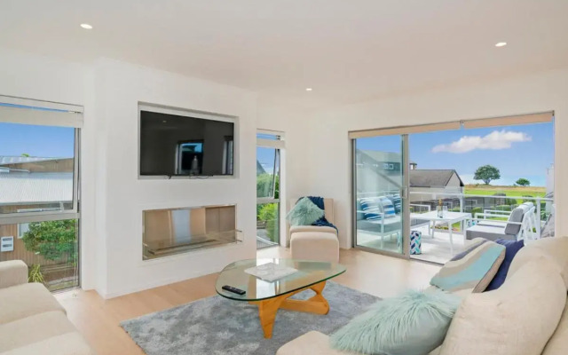 Coastal Pearl - Matarangi Holiday Home