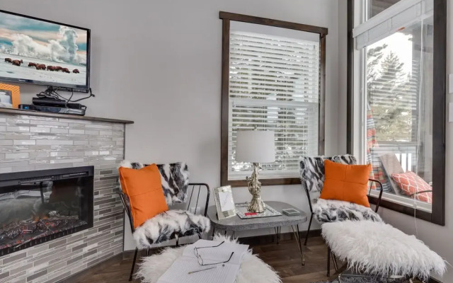 Hickory-dickory Hollow