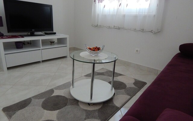 Homely Apartment in Trogir near Beach