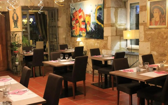 Logis Hotels  Auberge De La Tour   Hôtel Et Restaurant