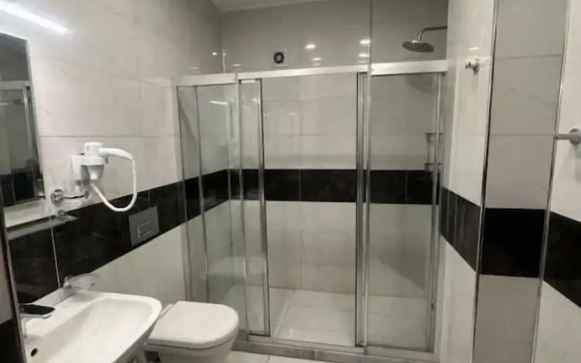 Adil Konak Hotel