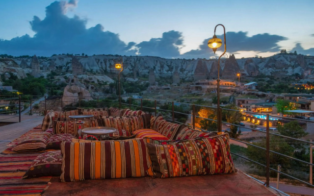 Hera Cave Suites