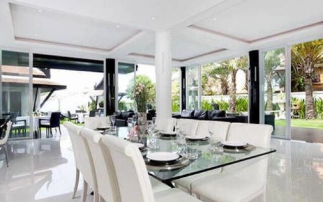 Luxury 5 Stars Beach Villa 6 Beds