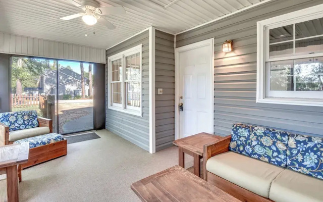 Seneca Escape w/ Screened Patio: Near Lakes!