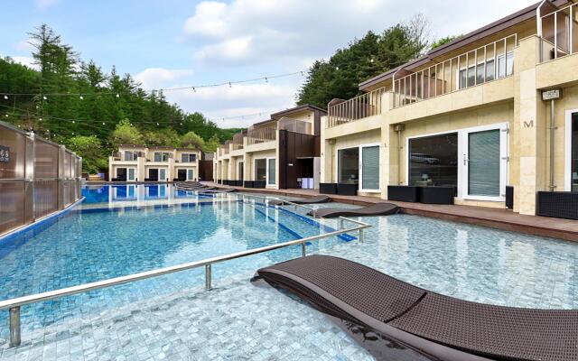 Fanta Cola Resort colabodong