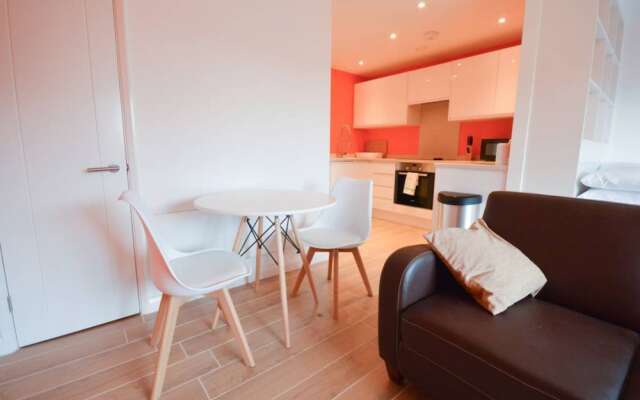 Modern Studio Flat In Clifton